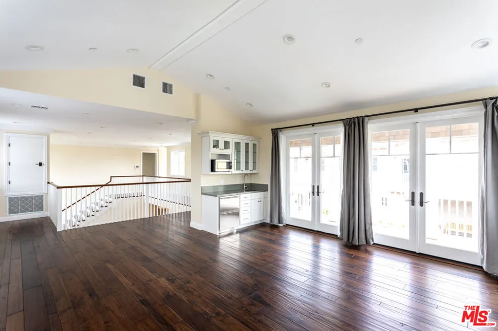 550 San Juan Avenue Venice, CA 90291
