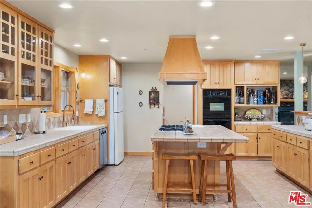 28200 Pine Canyon Road Lake Hughes, CA 93532