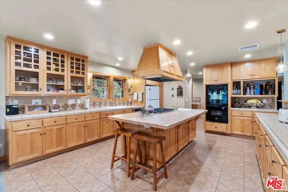 28200 Pine Canyon Road Lake Hughes, CA 93532