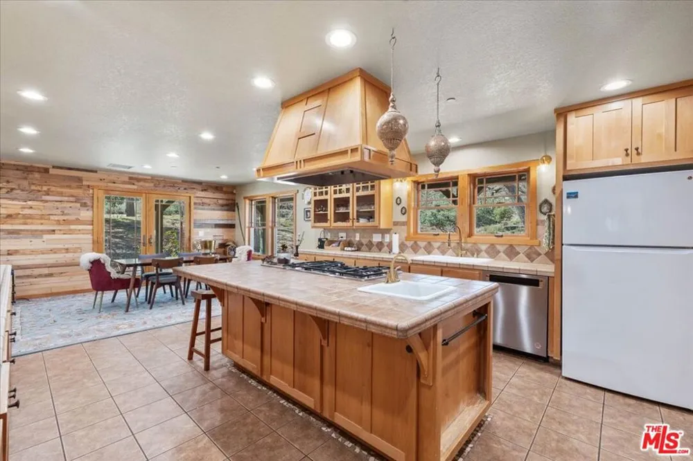 28200 Pine Canyon Road Lake Hughes, CA 93532