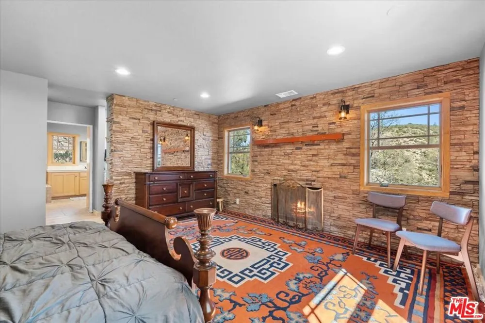 28200 Pine Canyon Road Lake Hughes, CA 93532