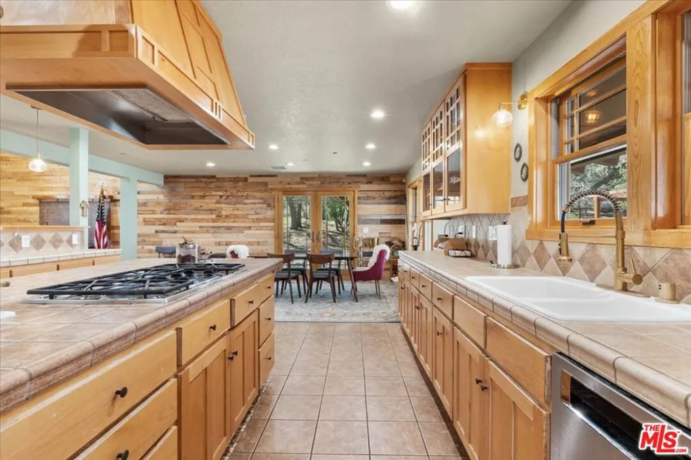 28200 Pine Canyon Road Lake Hughes, CA 93532