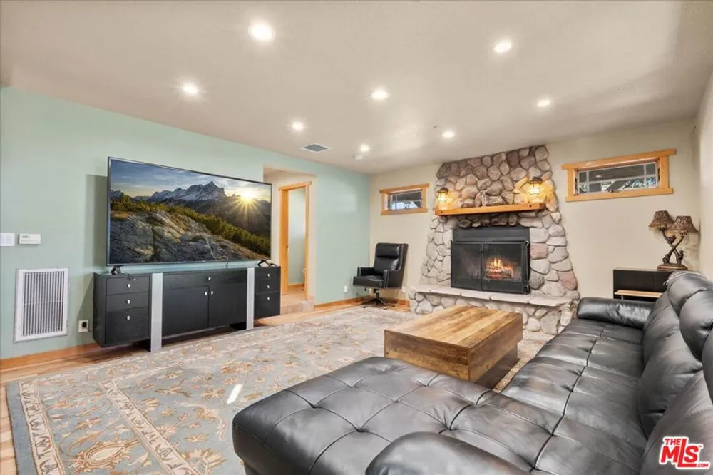 28200 Pine Canyon Road Lake Hughes, CA 93532
