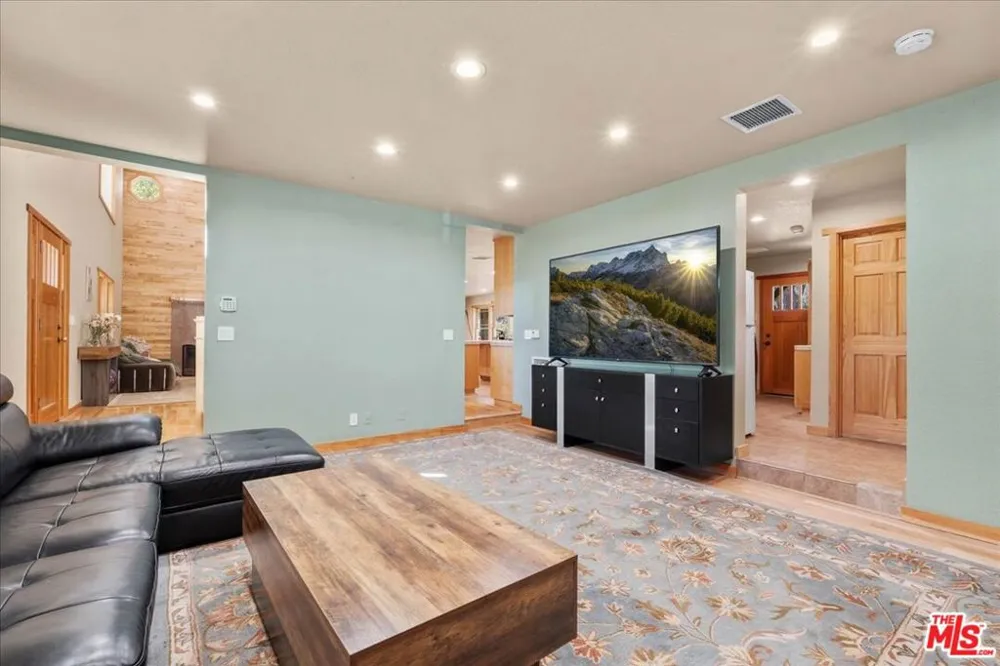 28200 Pine Canyon Road Lake Hughes, CA 93532