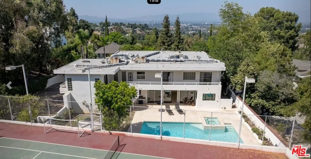 15656 Crownridge Place Sherman Oaks, CA 91403