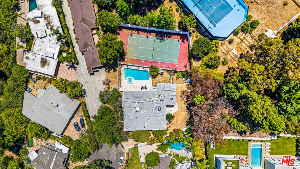 15656 Crownridge Place Sherman Oaks, CA 91403