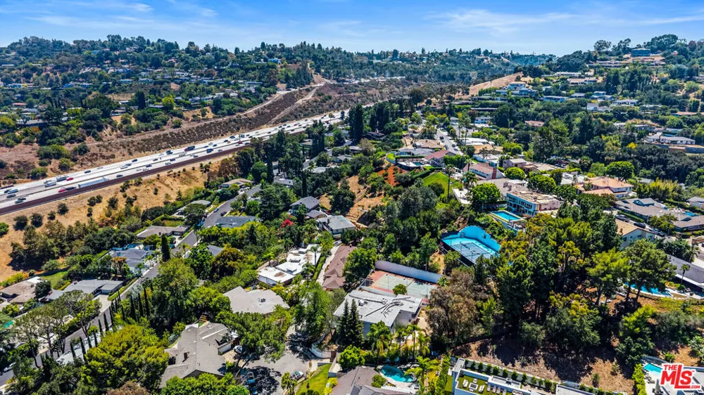 15656 Crownridge Place Sherman Oaks, CA 91403