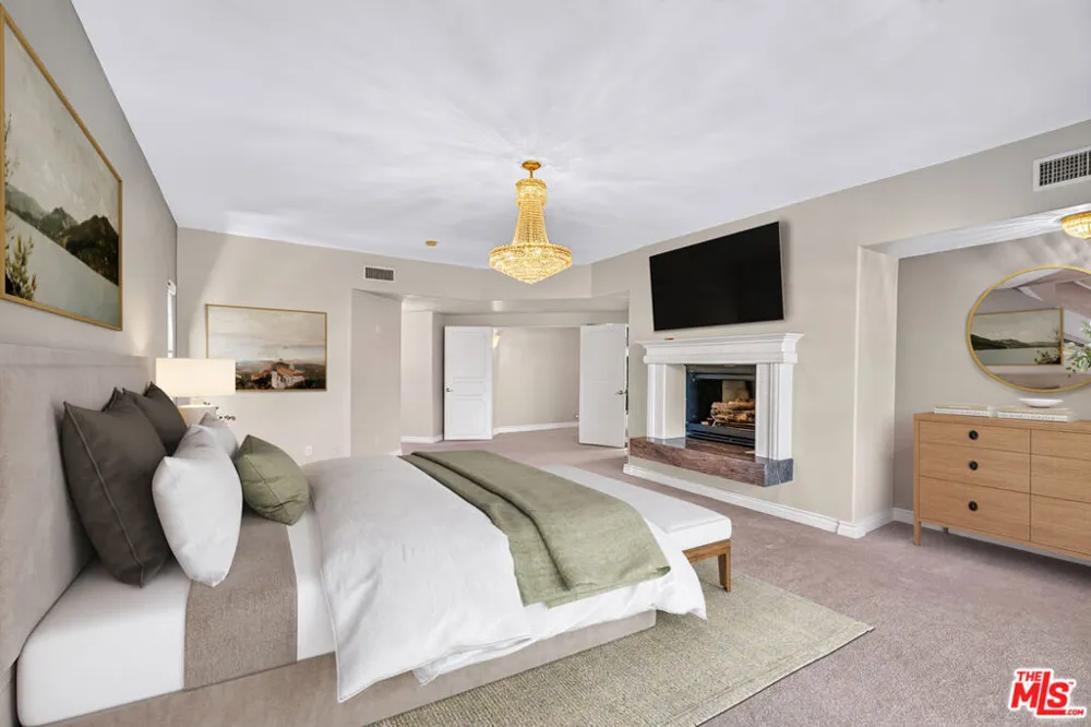 15656 Crownridge Place Sherman Oaks, CA 91403