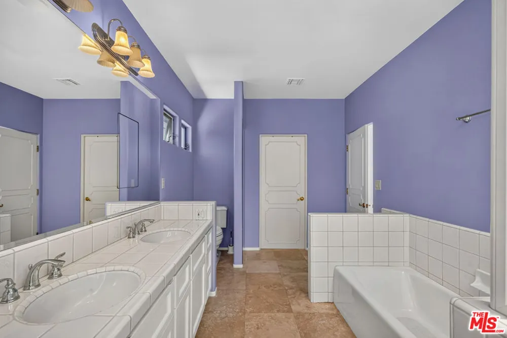 15656 Crownridge Place Sherman Oaks, CA 91403