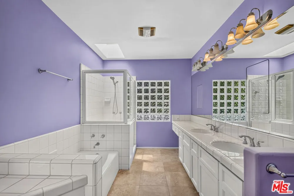 15656 Crownridge Place Sherman Oaks, CA 91403