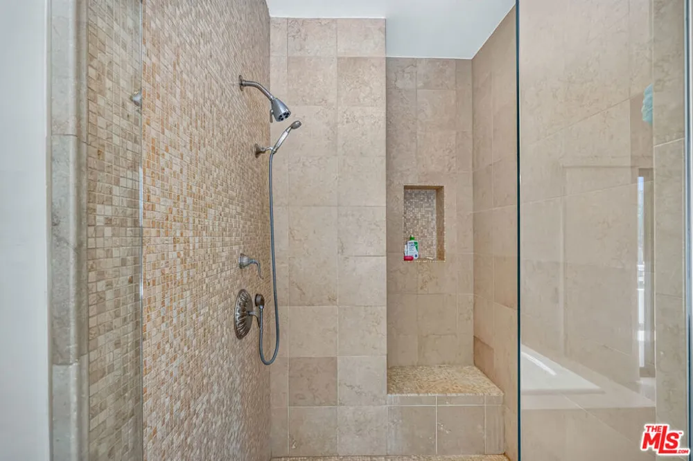 15656 Crownridge Place Sherman Oaks, CA 91403