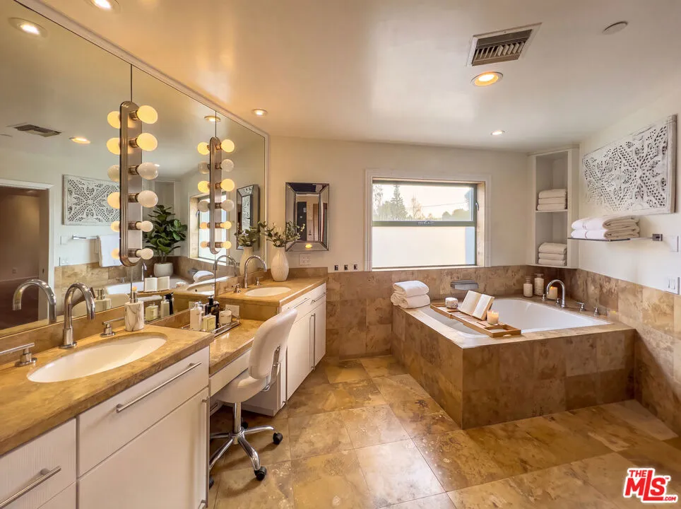358 11th Street Santa Monica, CA 90402
