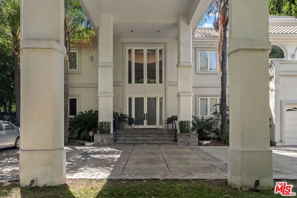 4743 White Oak Avenue Encino, CA 91316