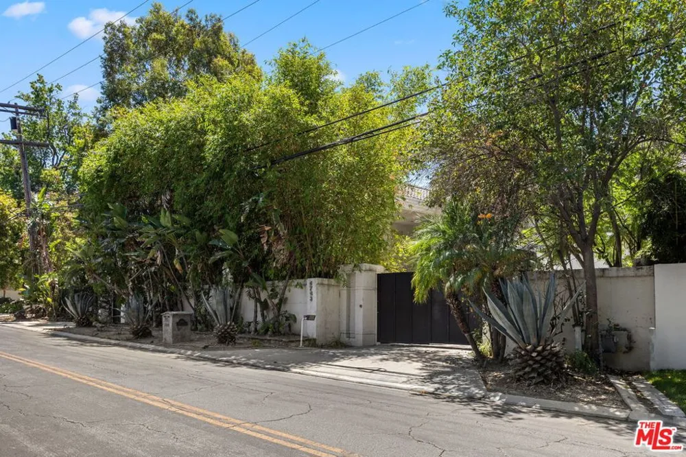 4743 White Oak Avenue Encino, CA 91316