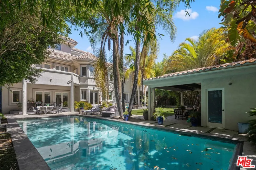 4743 White Oak Avenue Encino, CA 91316