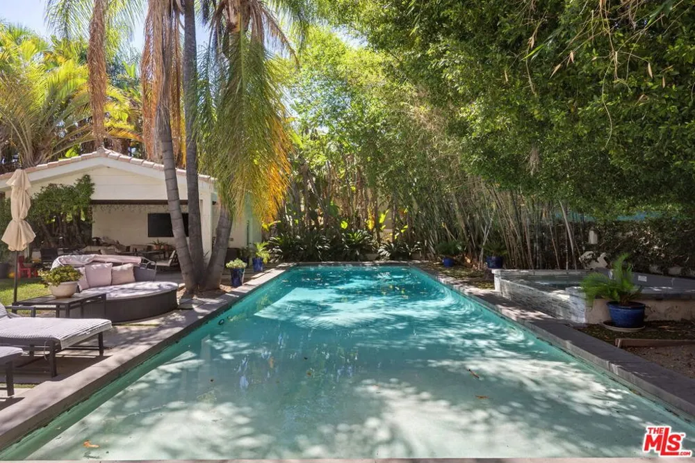 4743 White Oak Avenue Encino, CA 91316