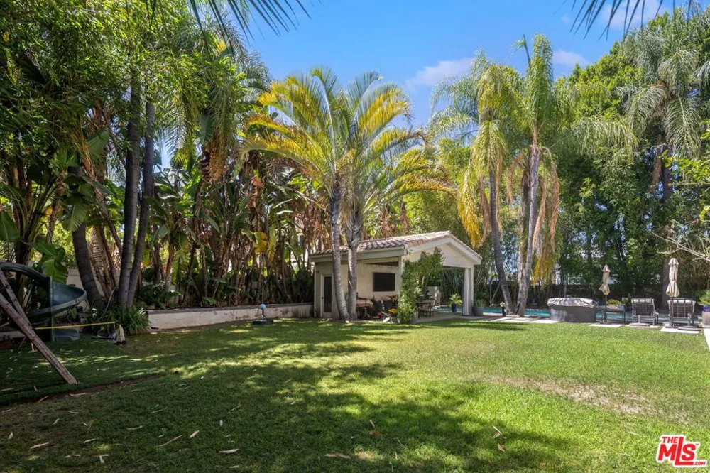 4743 White Oak Avenue Encino, CA 91316