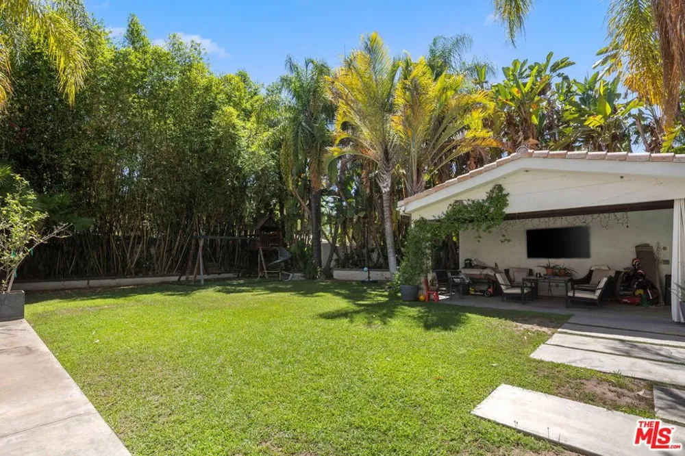 4743 White Oak Avenue Encino, CA 91316
