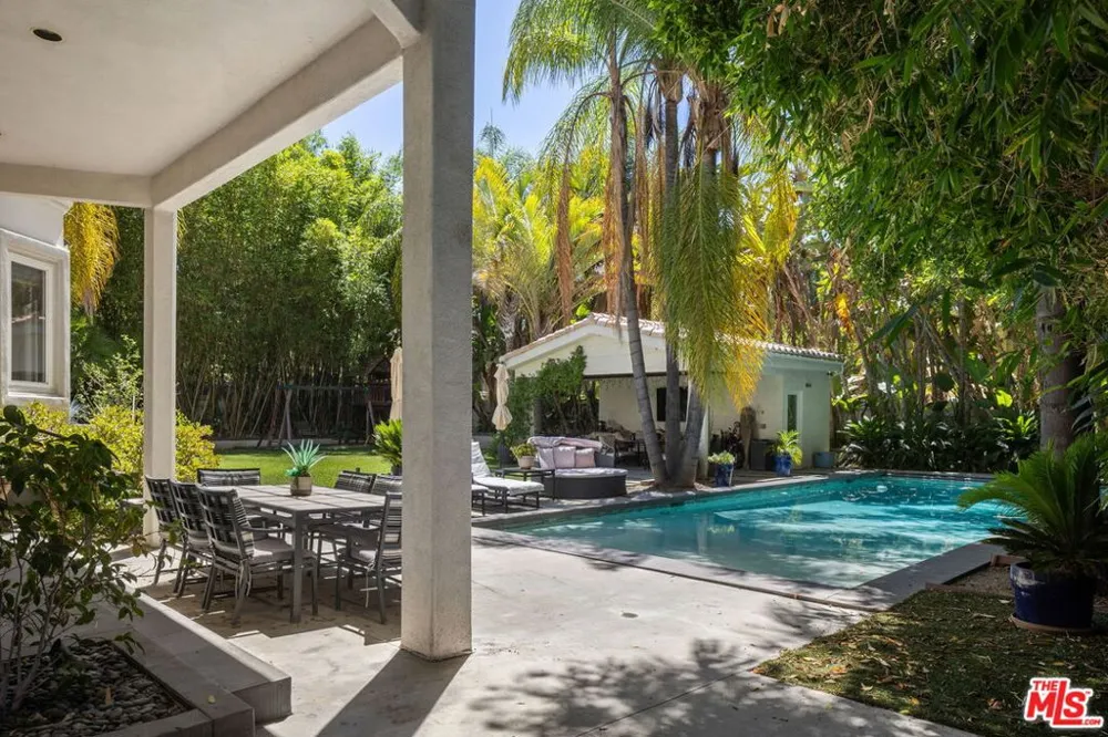 4743 White Oak Avenue Encino, CA 91316
