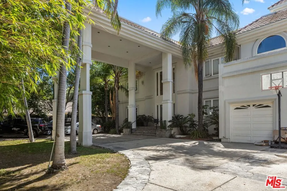 4743 White Oak Avenue Encino, CA 91316