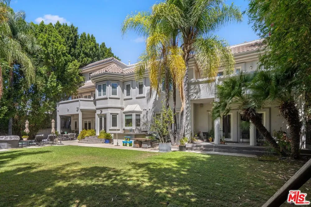 4743 White Oak Avenue Encino, CA 91316