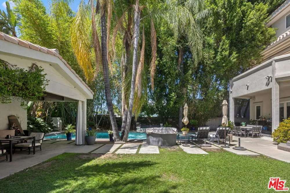 4743 White Oak Avenue Encino, CA 91316