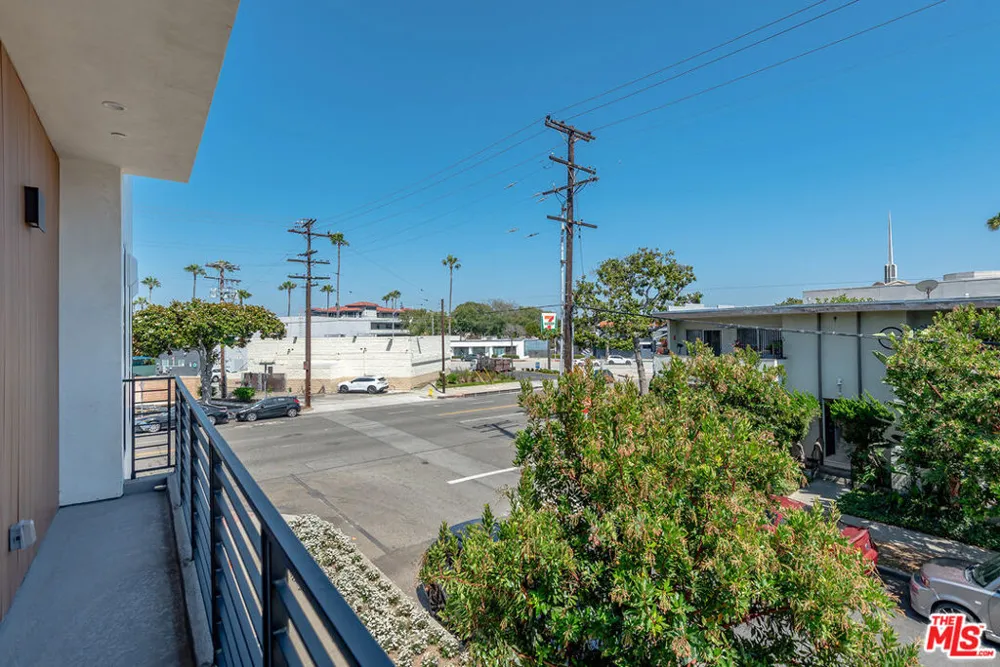 4095 Sawtelle Boulevard #B Culver City, CA 90066