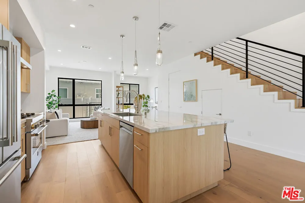 4095 Sawtelle Boulevard #B Culver City, CA 90066