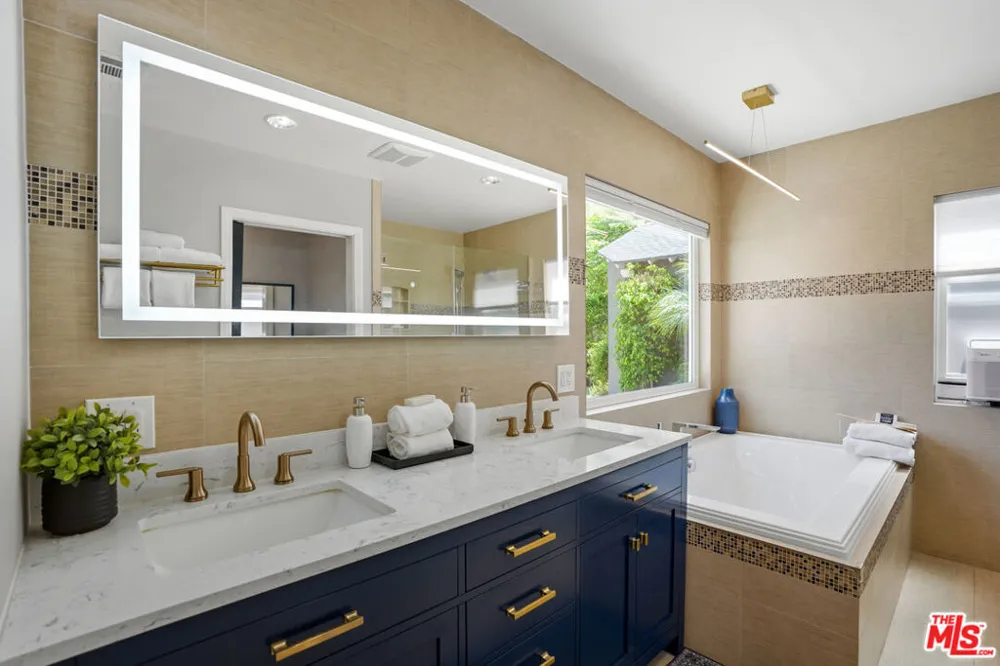 4744 Camellia Avenue Valley Village, CA 91602