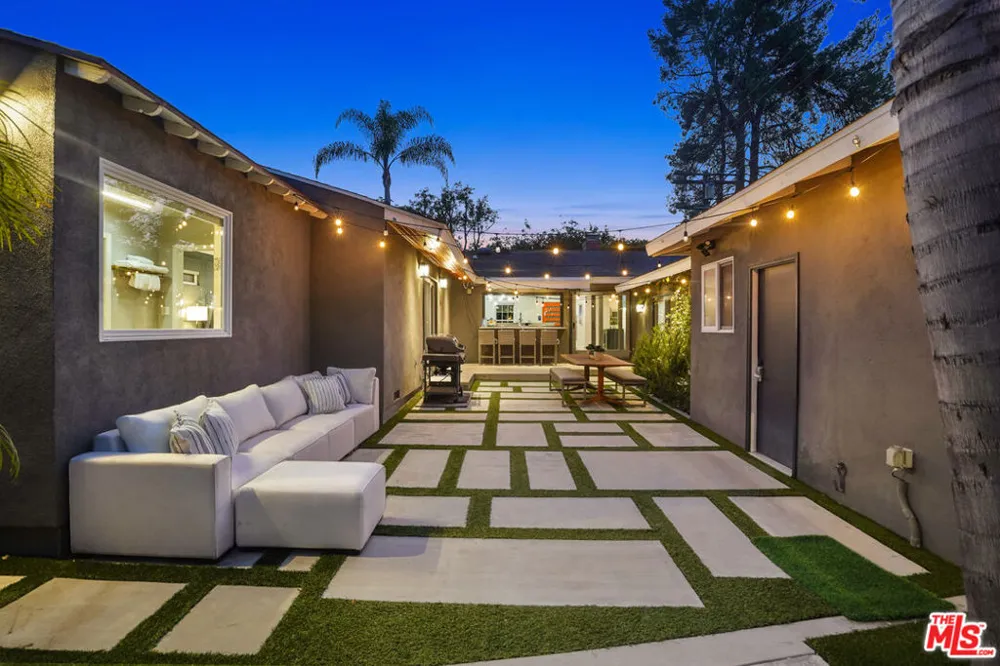 4744 Camellia Avenue Valley Village, CA 91602