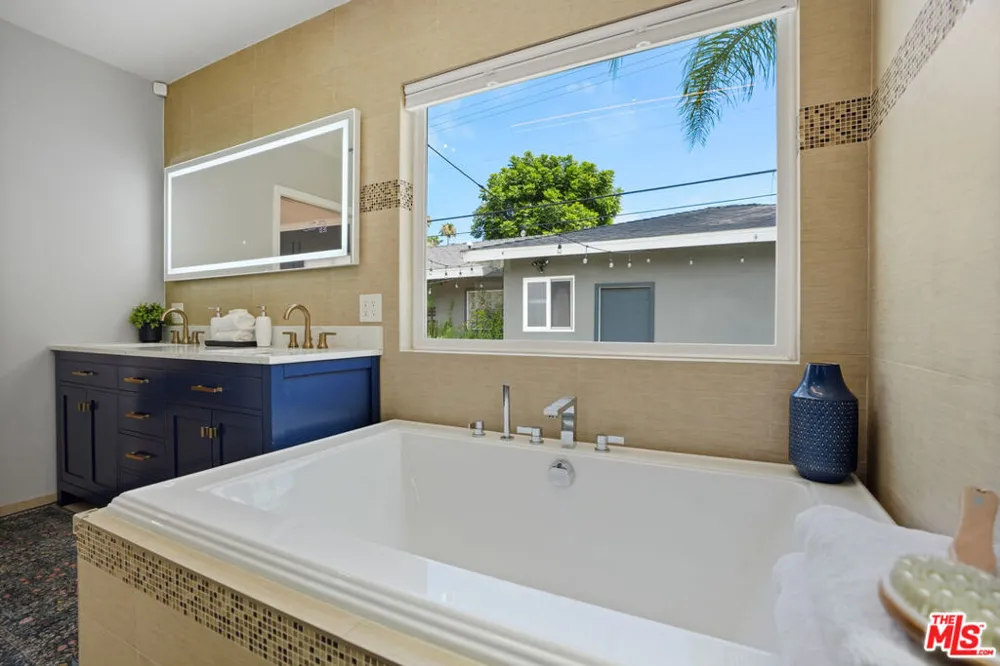 4744 Camellia Avenue Valley Village, CA 91602