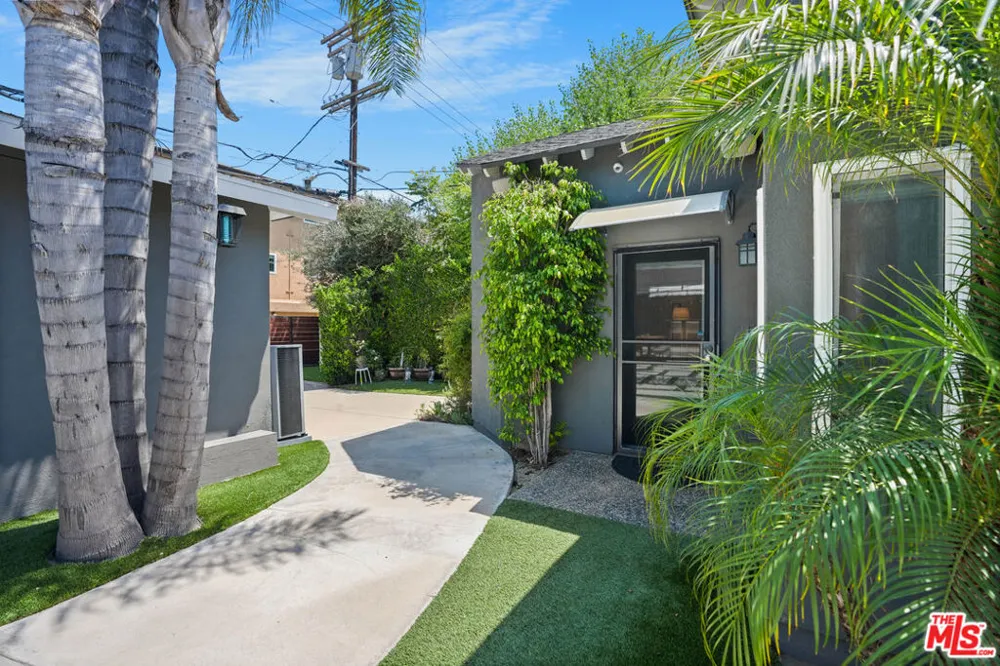 4744 Camellia Avenue Valley Village, CA 91602