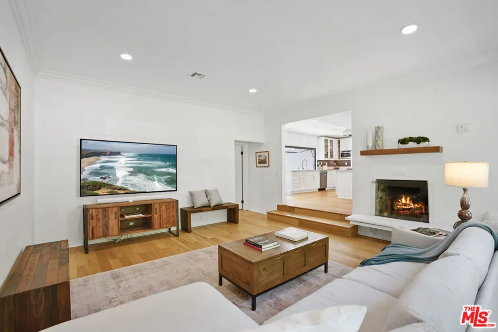 4744 Camellia Avenue Valley Village, CA 91602