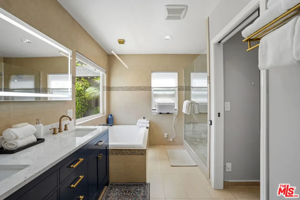 4744 Camellia Avenue Valley Village, CA 91602