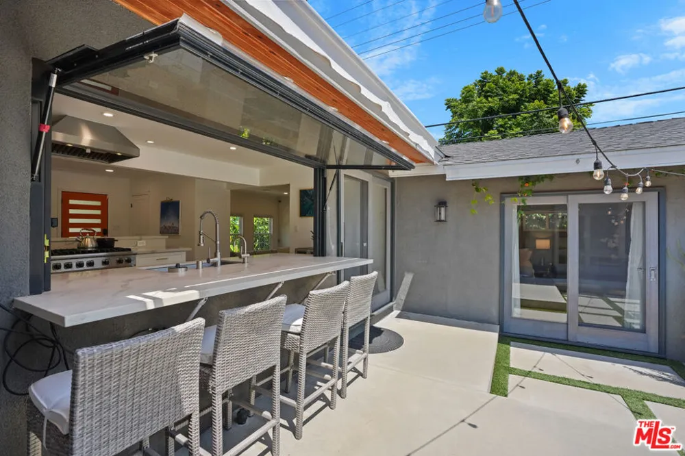 4744 Camellia Avenue Valley Village, CA 91602