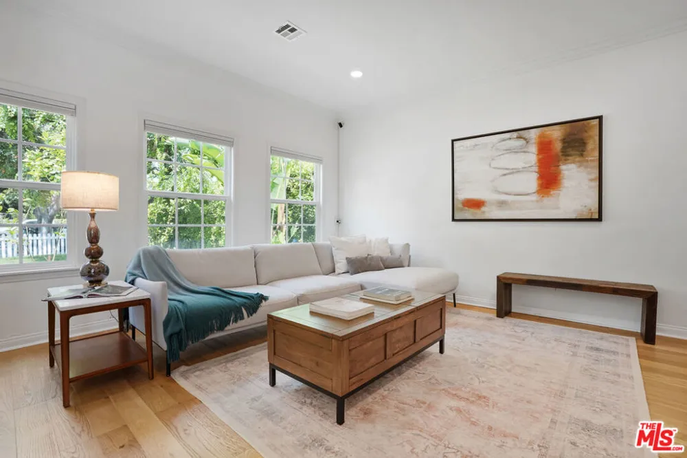 4744 Camellia Avenue Valley Village, CA 91602