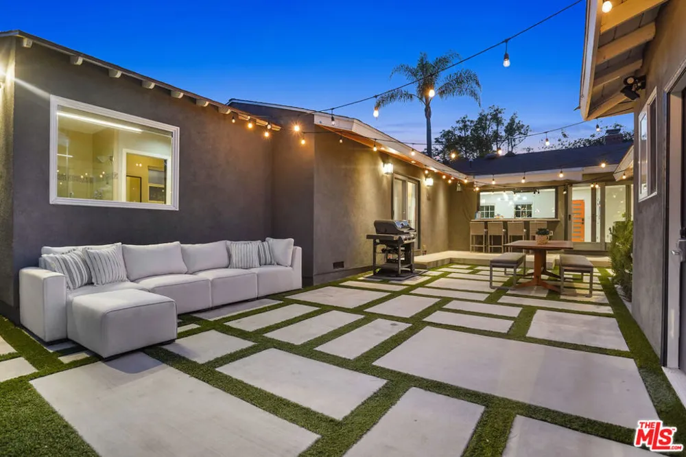 4744 Camellia Avenue Valley Village, CA 91602