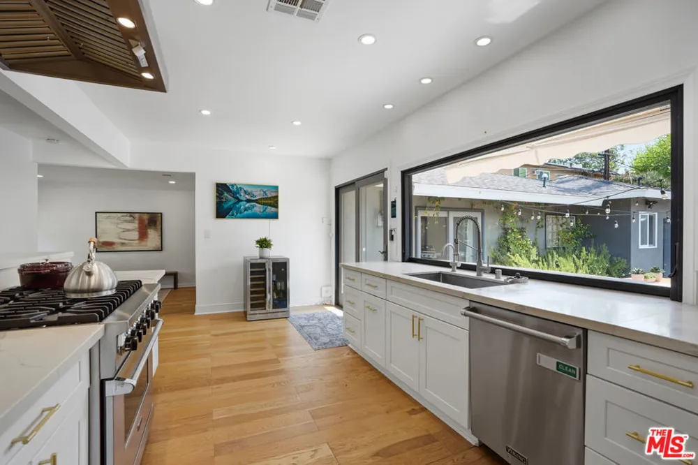 4744 Camellia Avenue Valley Village, CA 91602