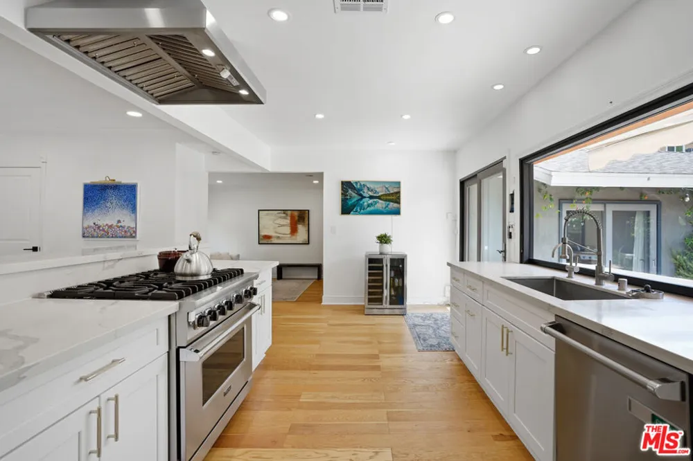 4744 Camellia Avenue Valley Village, CA 91602