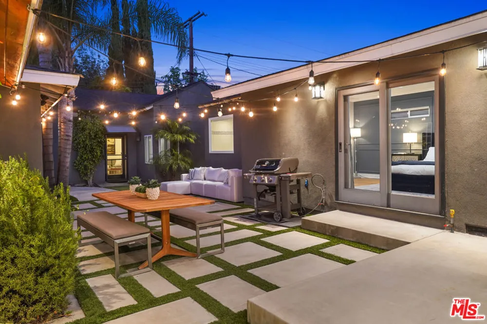 4744 Camellia Avenue Valley Village, CA 91602