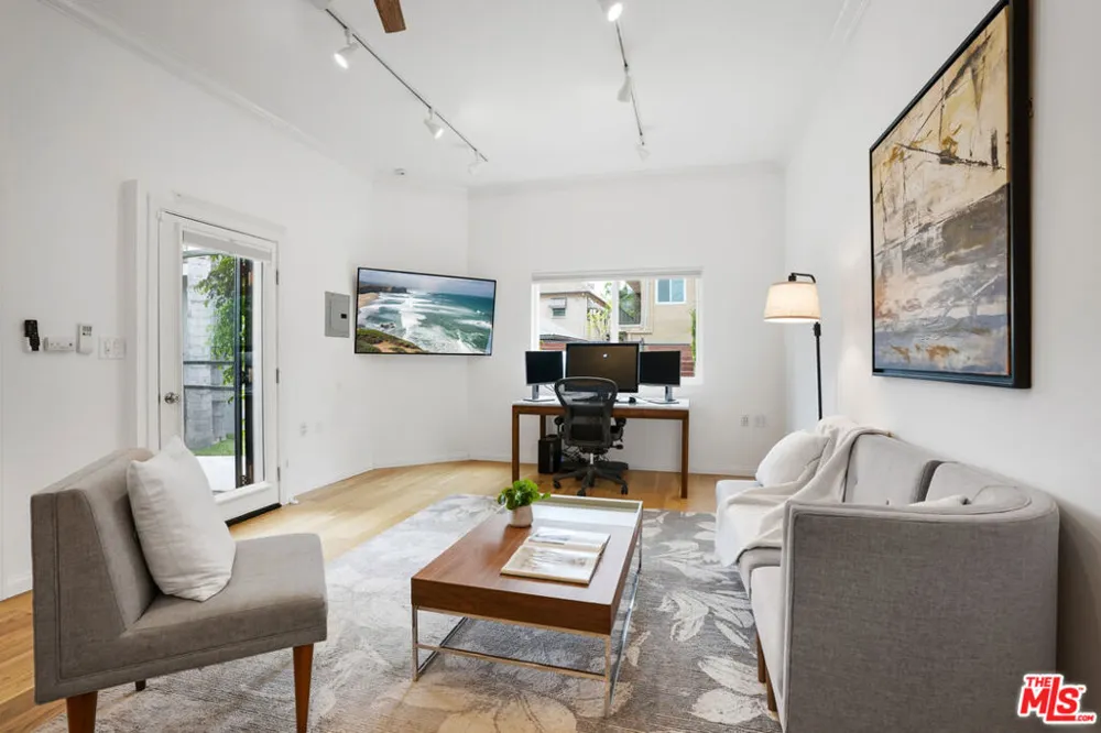 4744 Camellia Avenue Valley Village, CA 91602