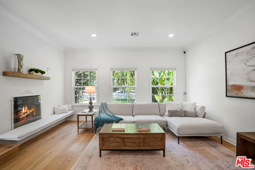 4744 Camellia Avenue Valley Village, CA 91602