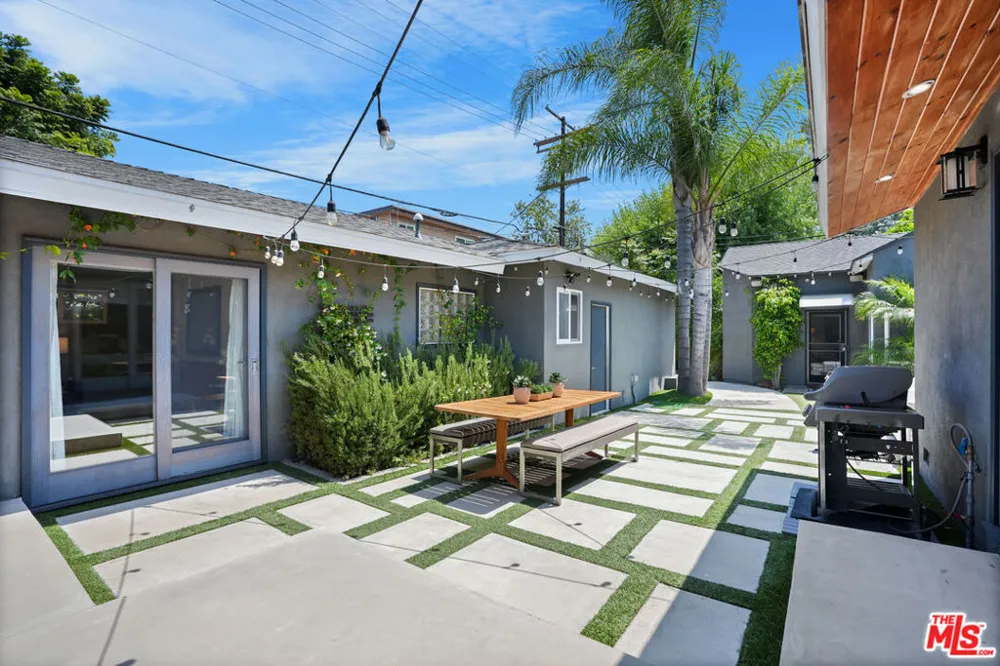 4744 Camellia Avenue Valley Village, CA 91602