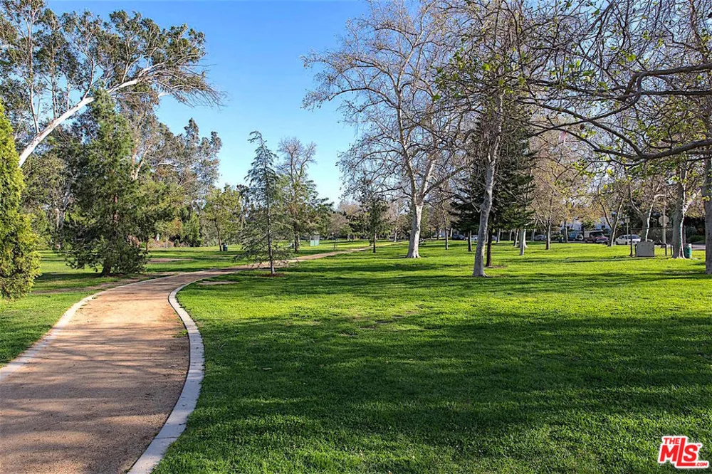 4744 Camellia Avenue Valley Village, CA 91602