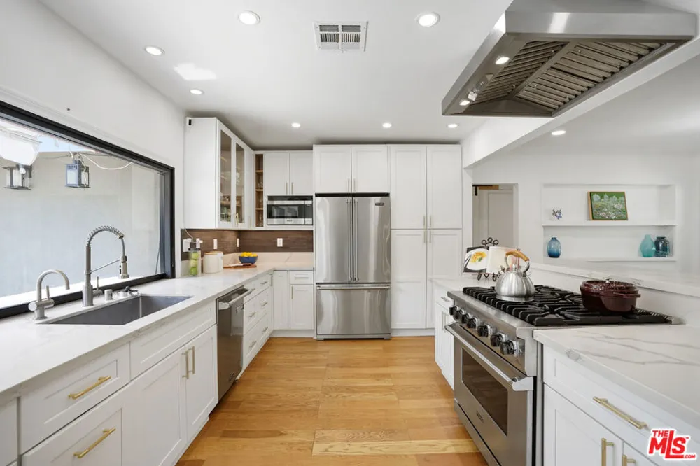 4744 Camellia Avenue Valley Village, CA 91602