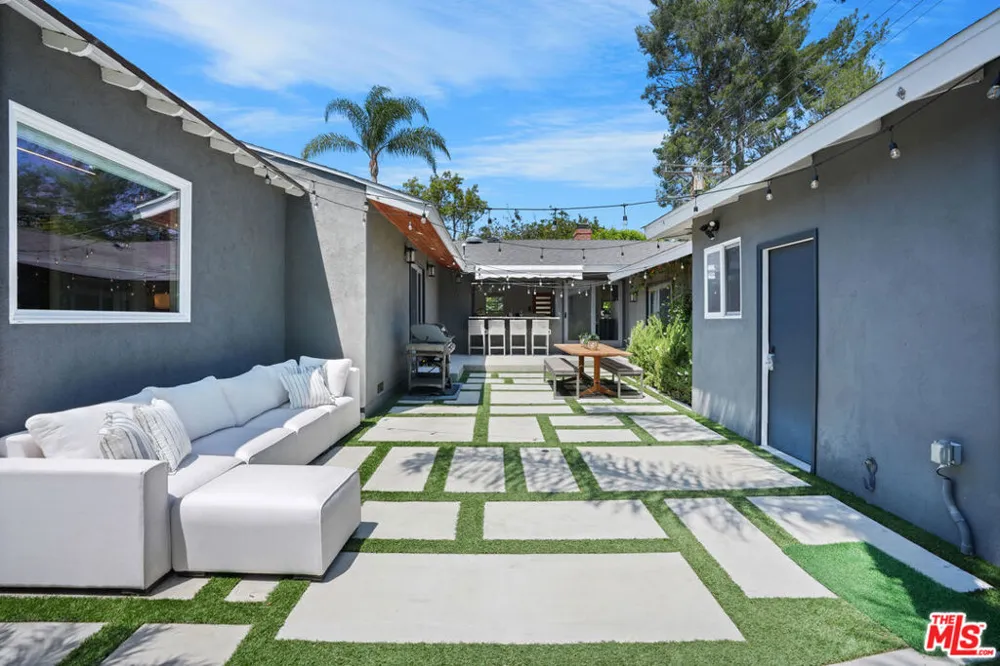 4744 Camellia Avenue Valley Village, CA 91602