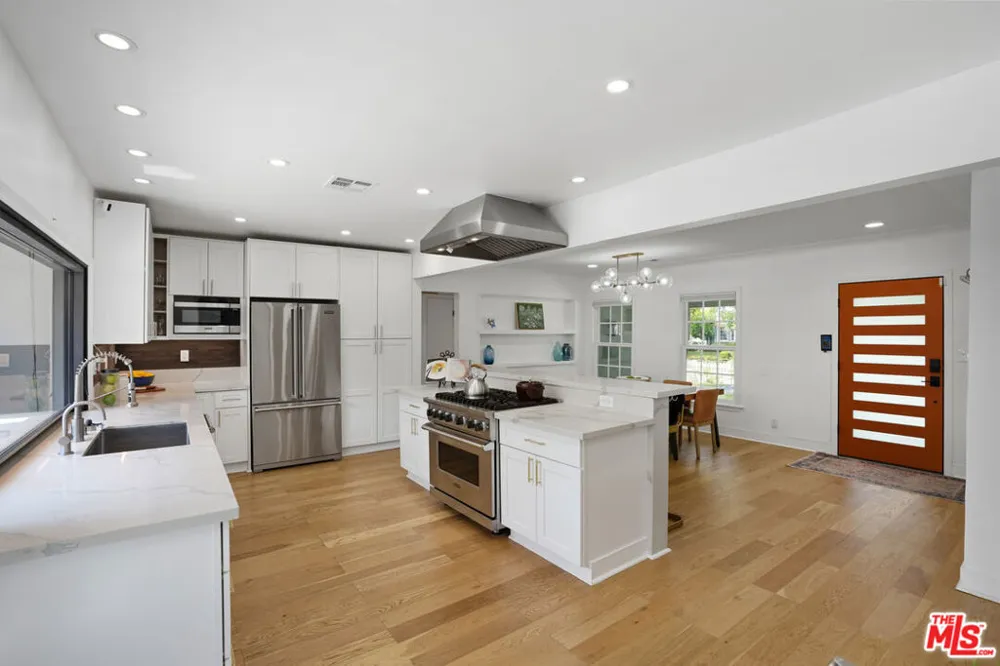 4744 Camellia Avenue Valley Village, CA 91602