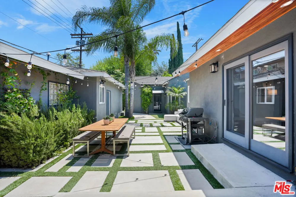 4744 Camellia Avenue Valley Village, CA 91602