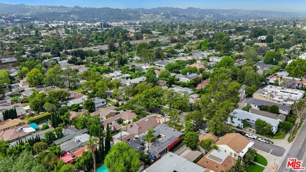 4744 Camellia Avenue Valley Village, CA 91602