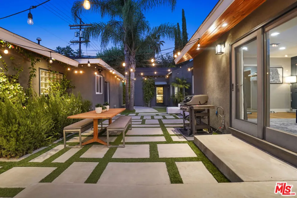 4744 Camellia Avenue Valley Village, CA 91602